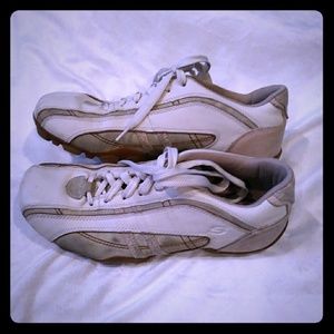 Skechers 2-tone cream "bowling" shoes - size 10.5